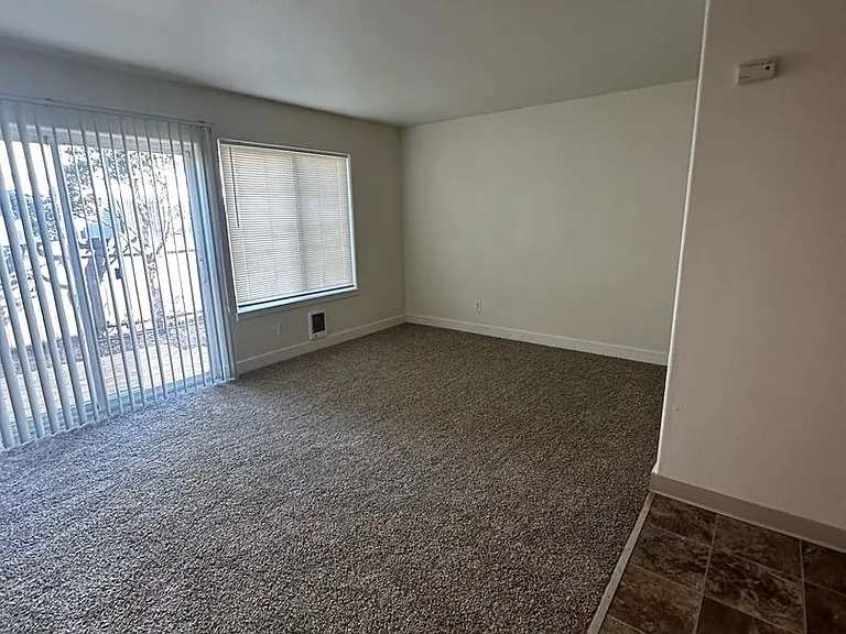 3113 NE Flintlock Pl — Photo 11