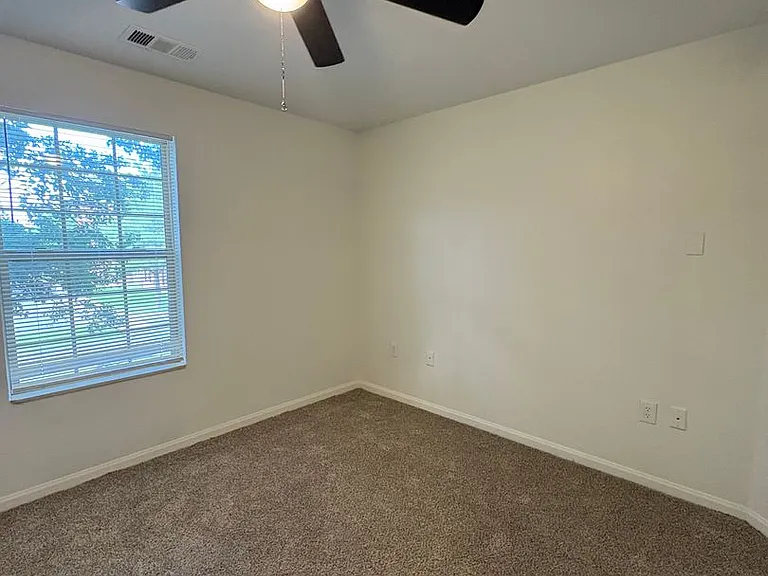 Highlands Apts — Photo 7