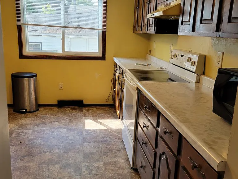 512 E Maple St — Photo 24