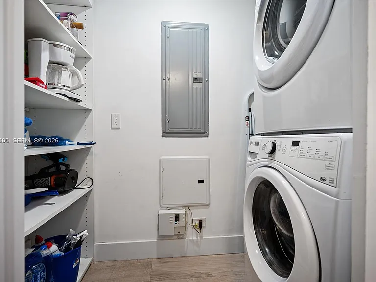 600 NE 27th St #1402 — Photo 25