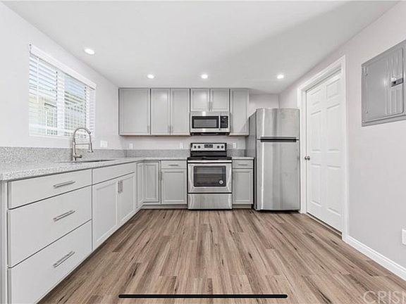 4th image of 20617 Wyandotte St