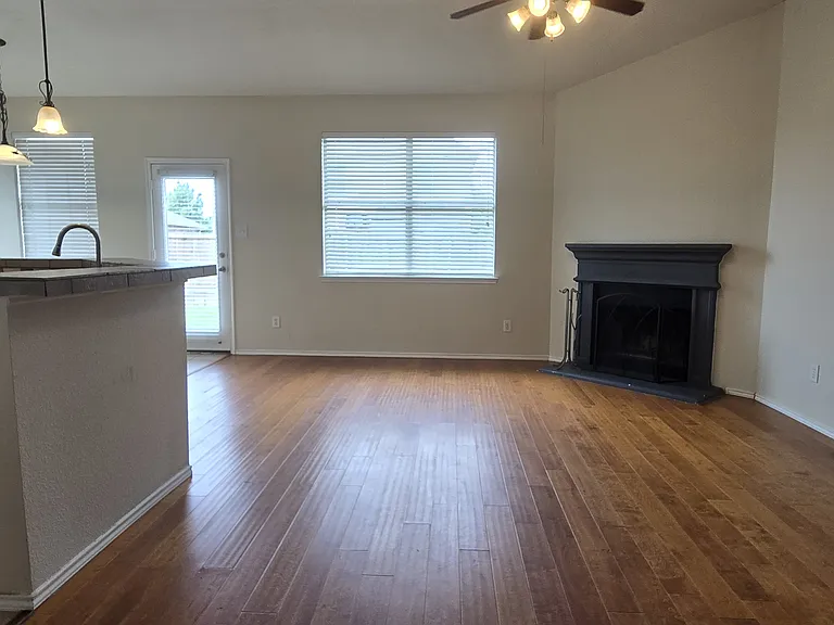 3432 Fashion St — Photo 7