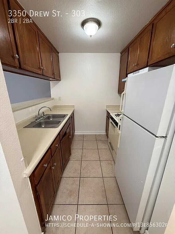 2 bed, $2,345 — Photo 4