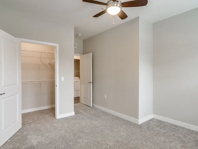 Bedroom (Laurel)