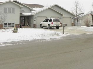 415 4th Ave SW, Surrey, ND 58785