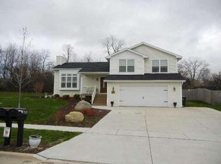 701 N Joshua Ln, Lake Geneva, WI