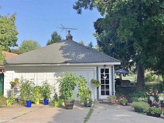 2nd image of 50365 Bay Ct