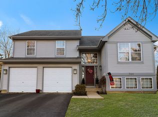 744 Gloster Ct, Gurnee, IL