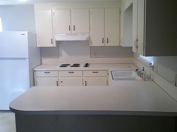 5th image of 736 12th Ave NW