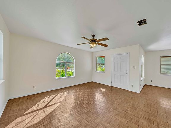 4th image of 221 W Davis St