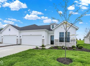 1621 Clover Crossing Dr, Greenfield, IN 46140