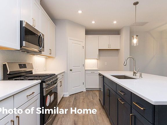 3rd image of 1004 Cadenza St