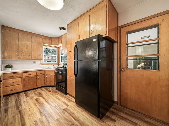 4th image of 1726 17th Avenue