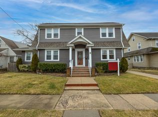70 Charles St, Lynbrook, NY 11563