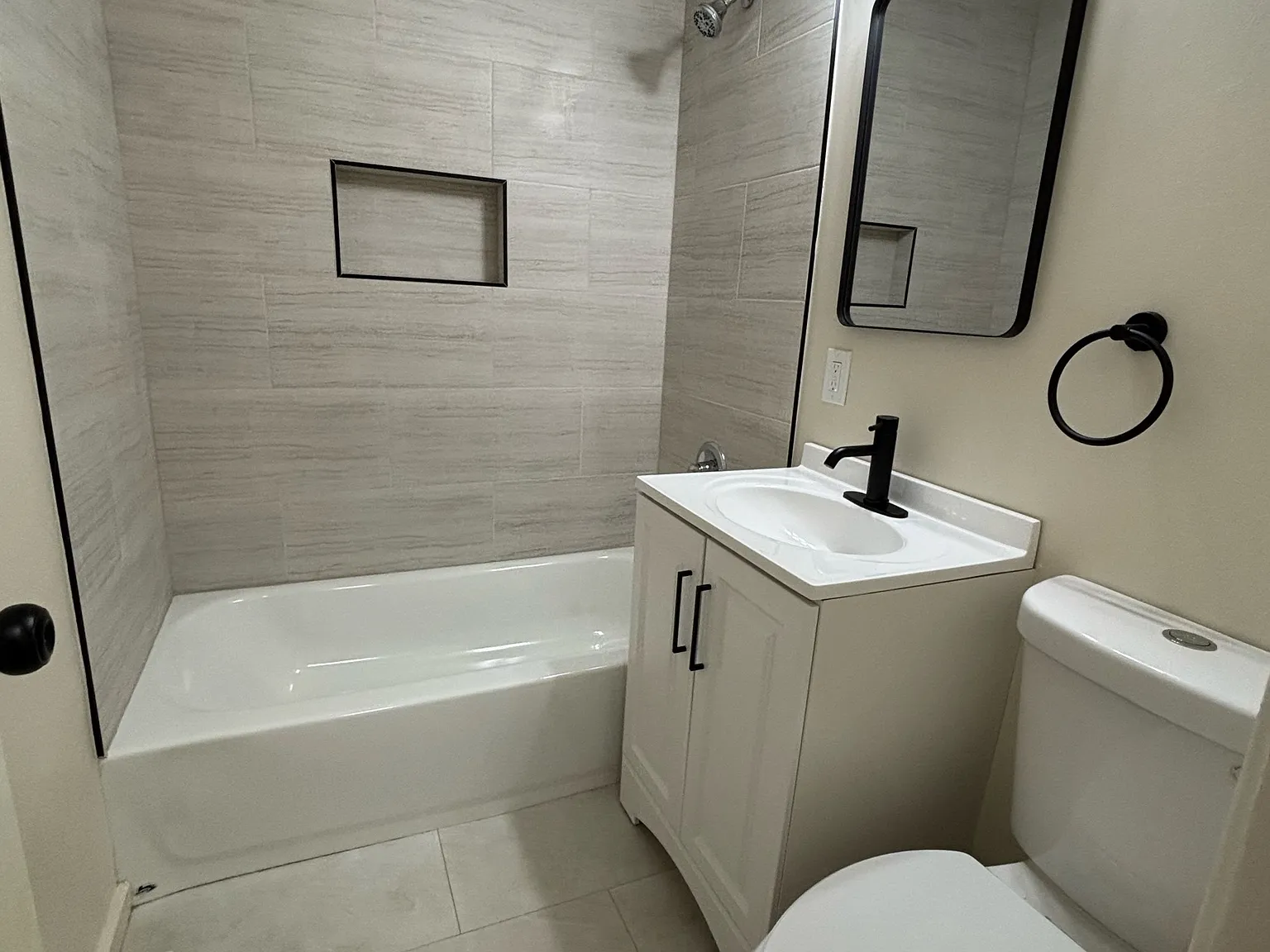 1531 Crowley Street East - 1531 — Photo 4