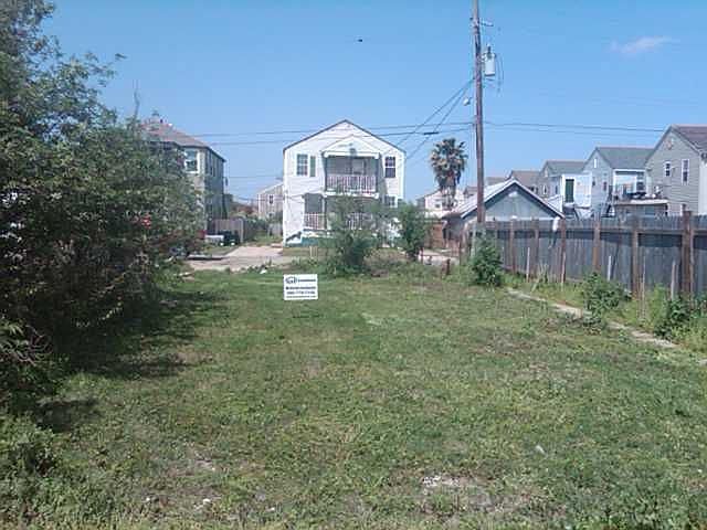 2nd image of 2322 Vienna St