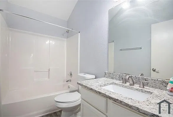 4 bed, 2809 sqft, $3,500 — Photo 2