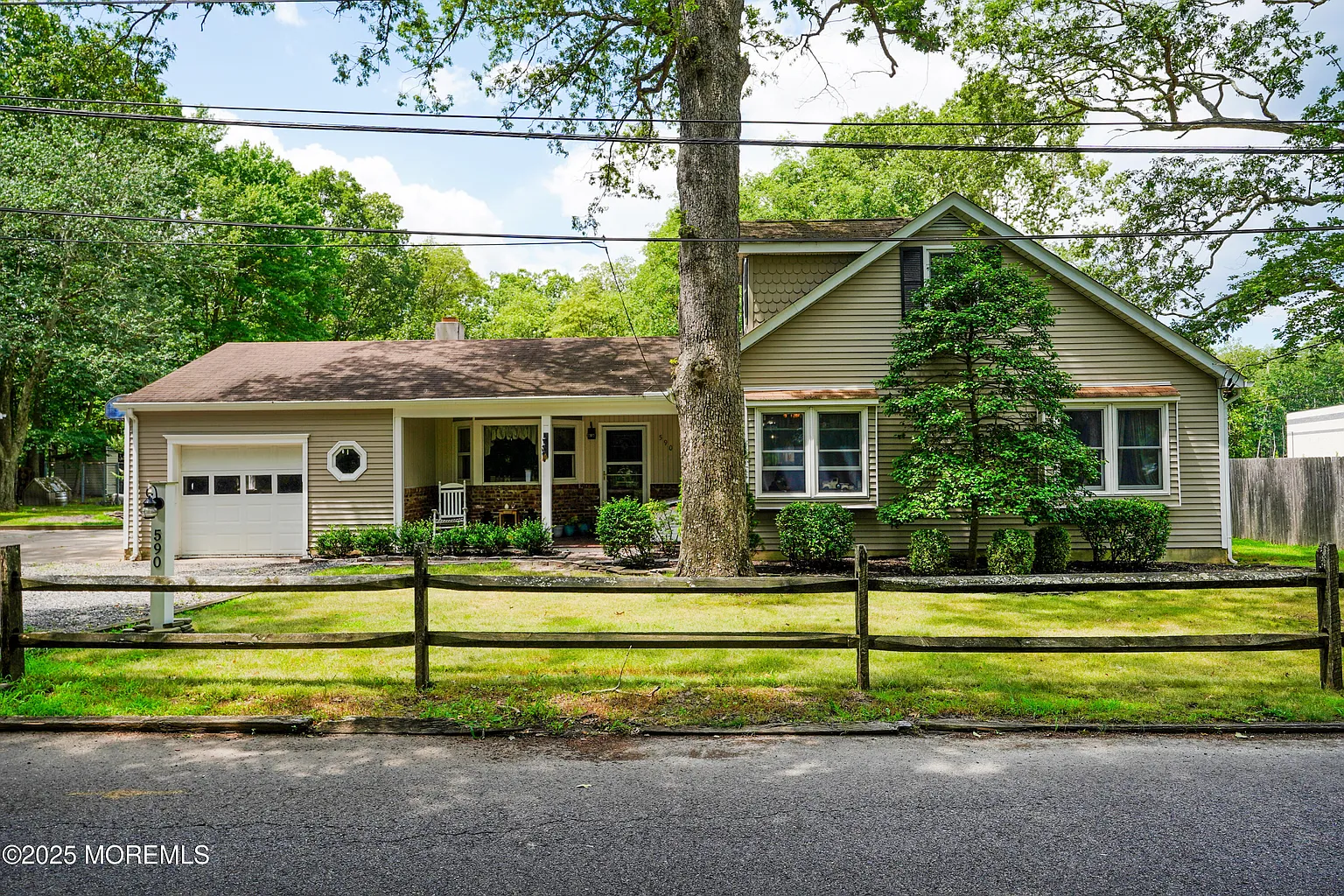 590 Challenger Way photo 1
