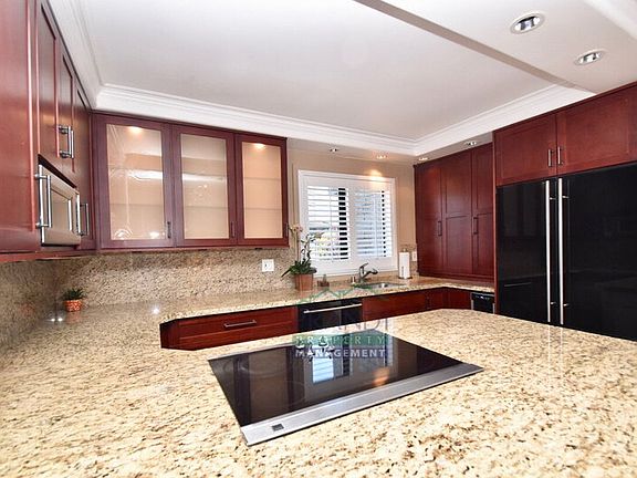 3rd image of 40 Cypress Pl