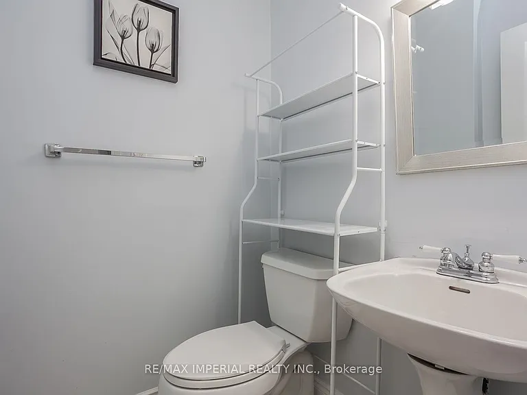 48 Carlton Rd — Photo 16