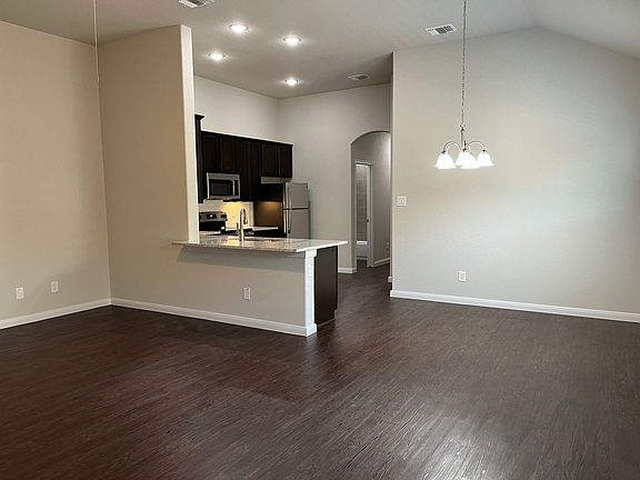 4th image of 3402 Lindsay Ln