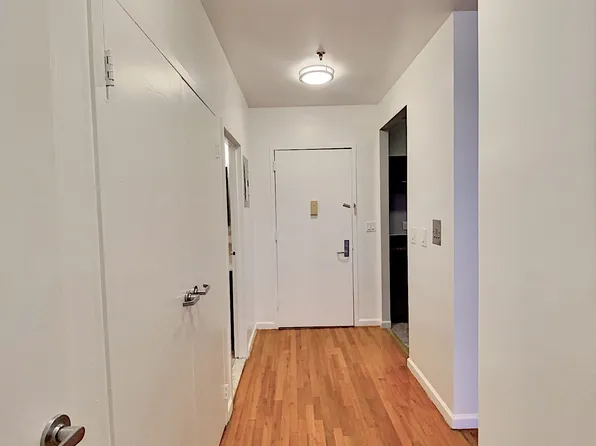 1509 Lexington Avenue image 11 of 23