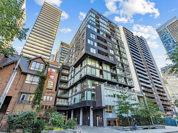 17 Dundonald St #305, Toronto, ON M4Y 0E4