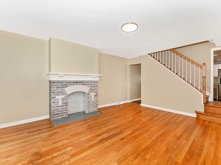 72 Wayside Ave — Photo 8
