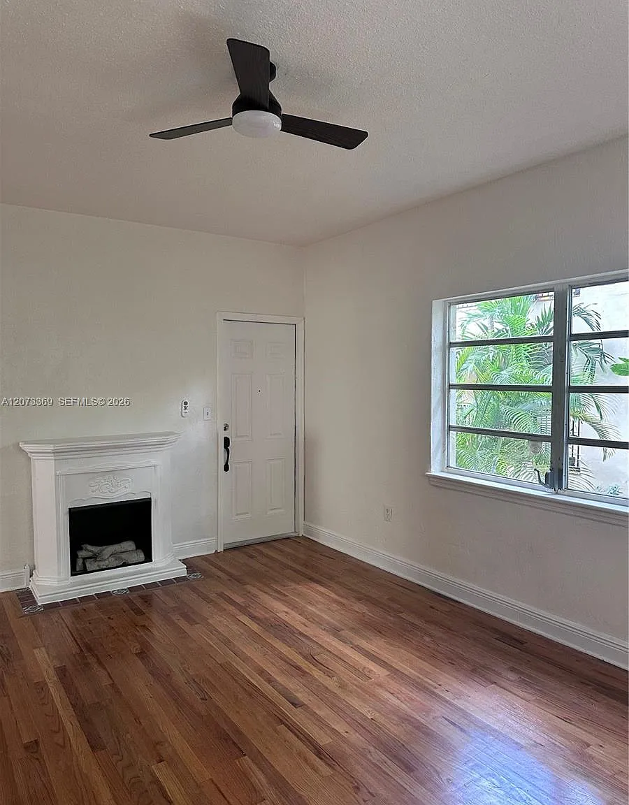 1560 Jefferson Ave Condo — Photo 2