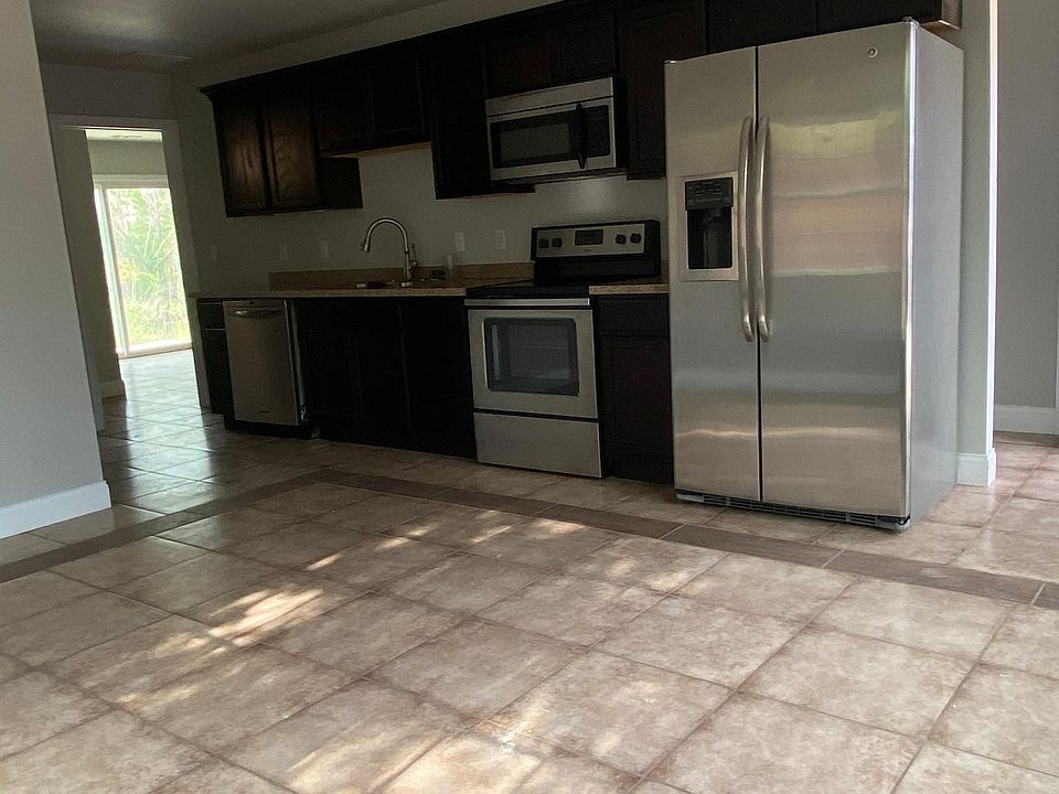 kitchen/living area
