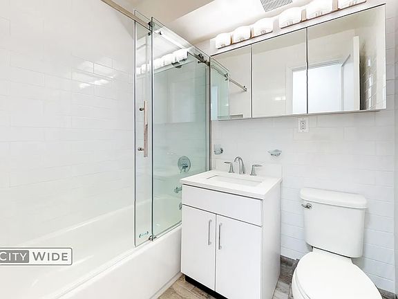 5th image of 157 E 57th St APT 12G