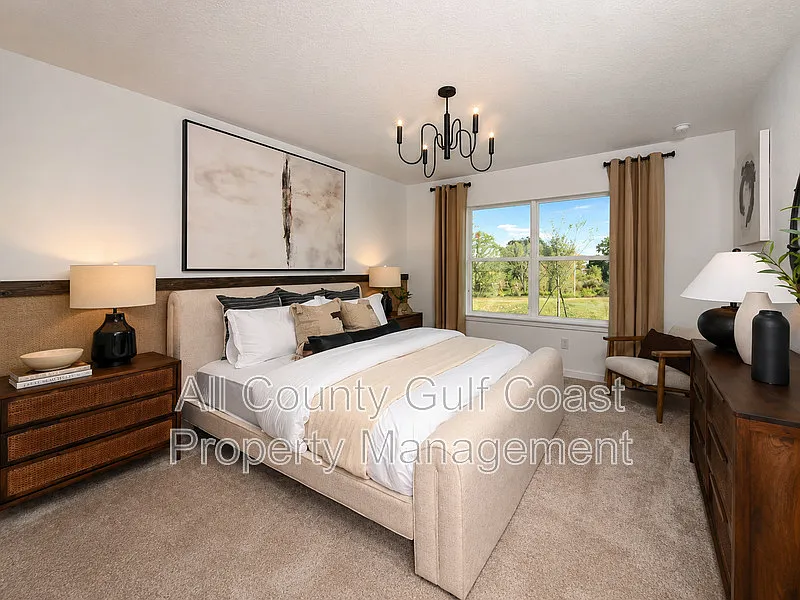 4 bed, 2.5 bath, 2294 sqft, $3,195 — Photo 4