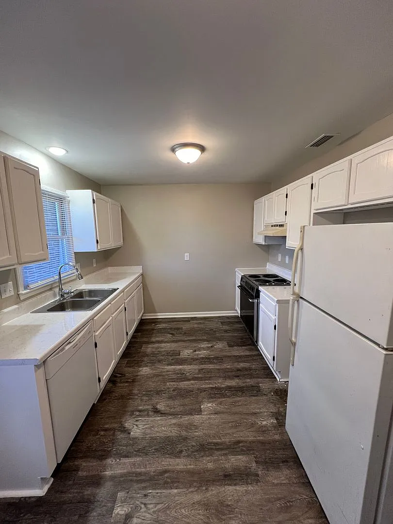 Available & Updated Duplex (Near Beautiful Downtown Monroe) — Photo 4