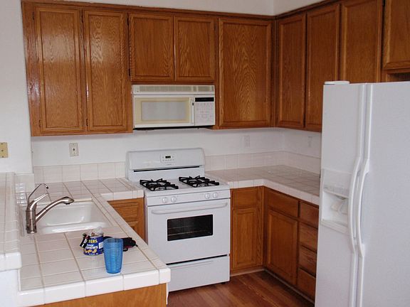 2nd image of 1800 Tennis Ln