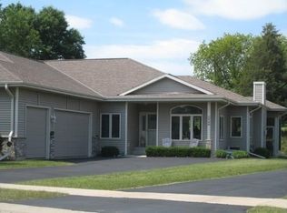 1478 Fairways Cir, Oconomowoc, WI 53066