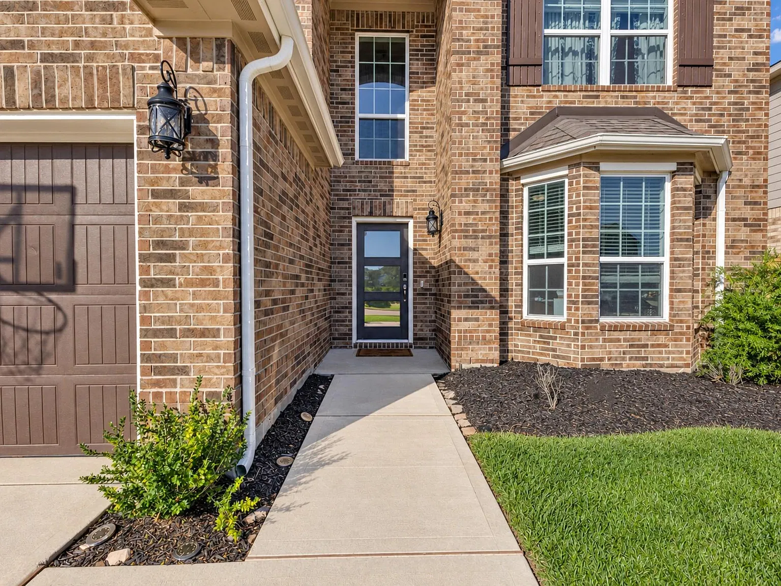 4 bed, 3.5 bath, 2610 sqft, $2,995 — Photo 4