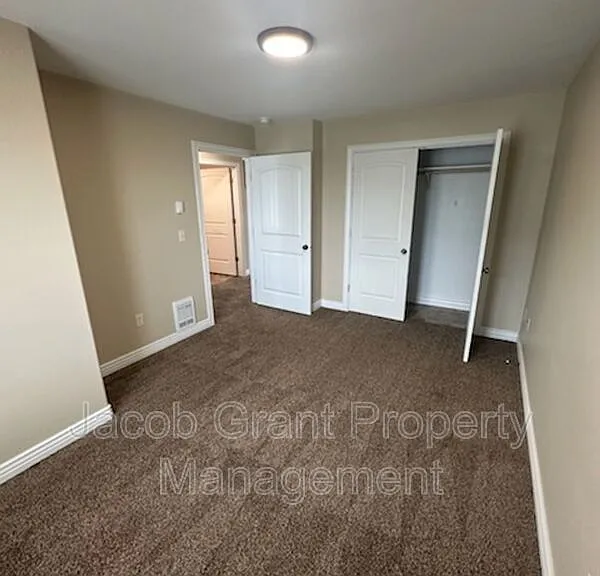 245 Opal Ct #2E — Photo 13