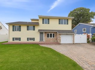 1012 N Ontario Avenue, Lindenhurst, NY 11757
