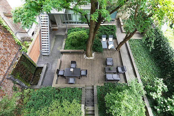 Rented by AVENUE 8 INC | media 16