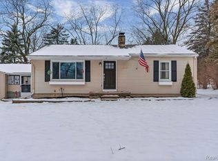 9040 McWain Rd, Grand Blanc, MI 48439