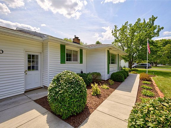 3rd image of 90 City View Dr