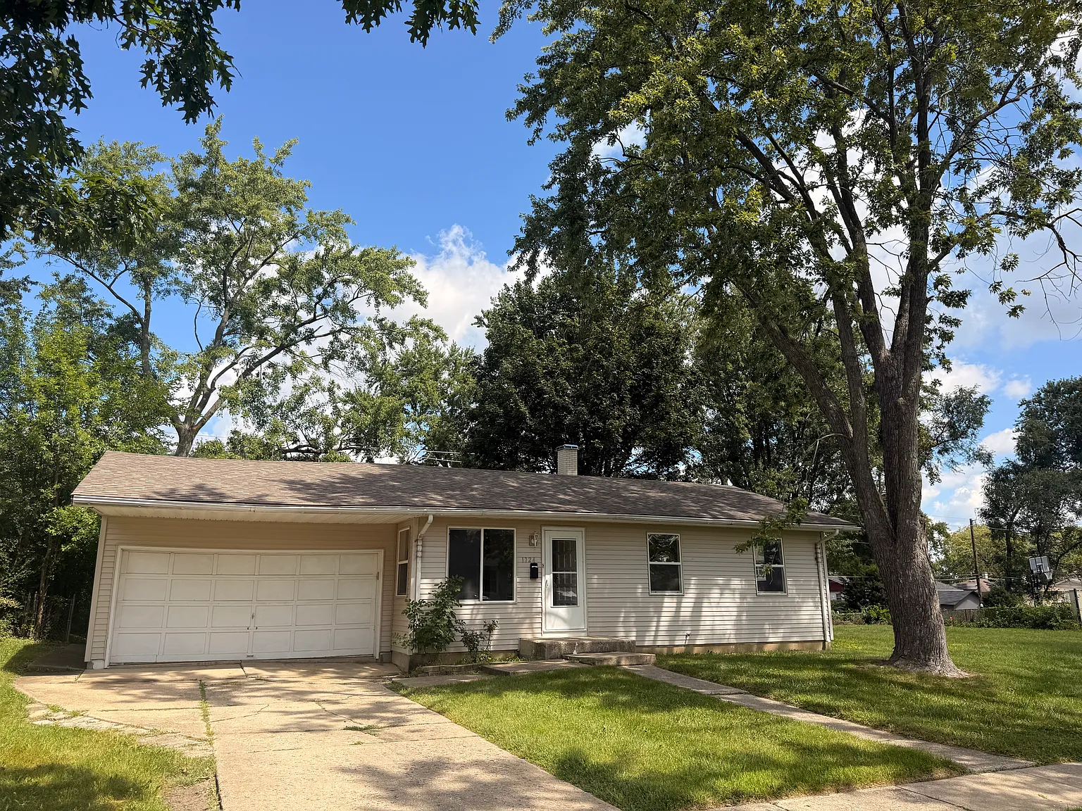3 bed, 926 sqft, $2,700 — Photo 1
