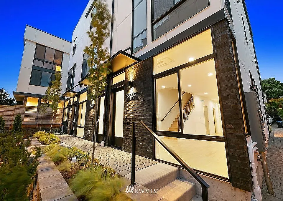 3833 23rd Ave W