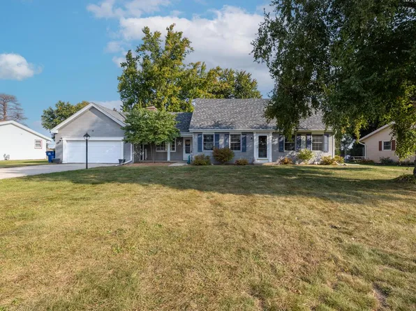 6051 Holly LANE, West Bend, WI 53095