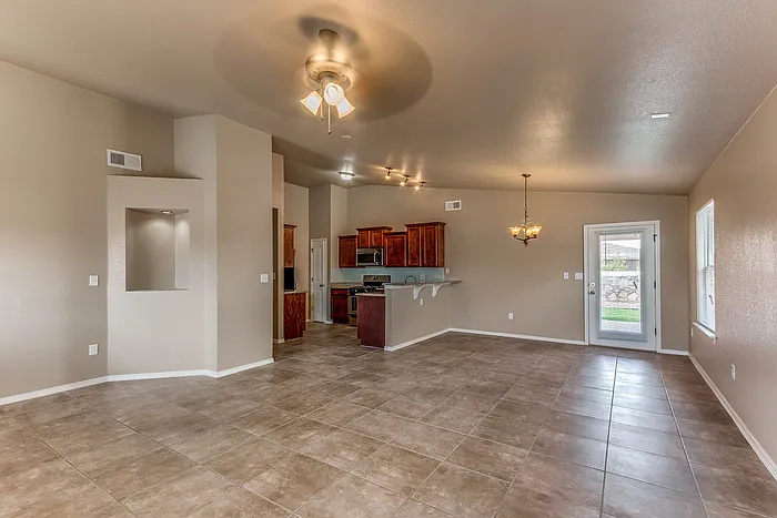 4 bed, 2.0 bath, 1323 sqft, $1,695 — Photo 4