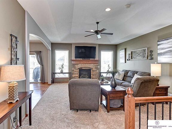5th image of 567 S 184th St