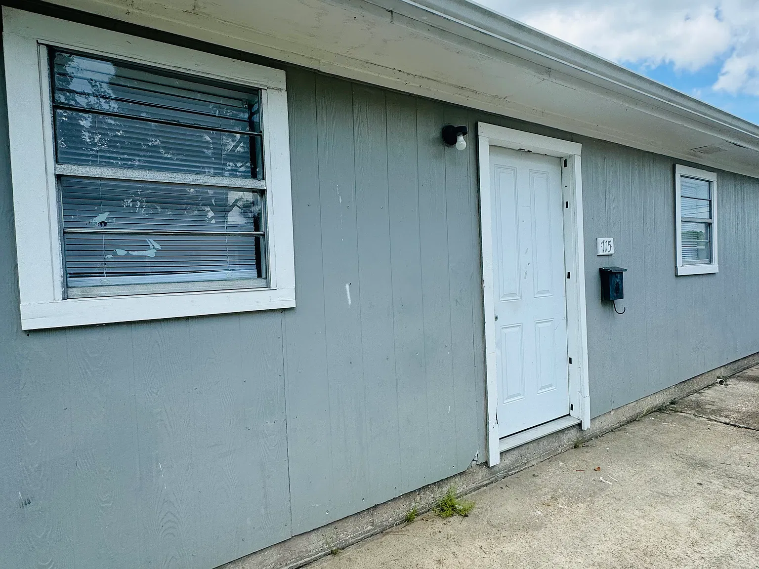 2 bed, 1.0 bath, $725 — Photo 1