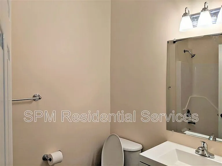 307 Harnett St #D — Photo 8