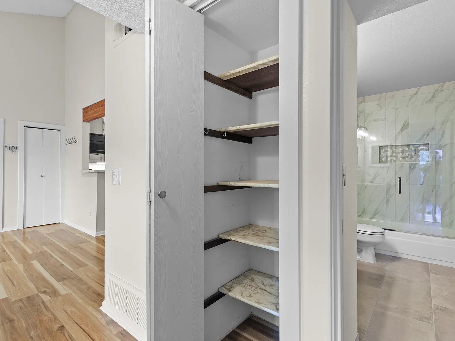 2 bed, 967 sqft, $2,250 — Photo 3