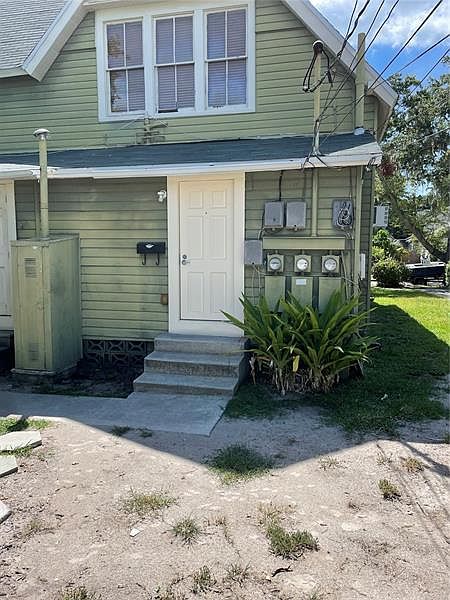 1st image of 727 Dartmoor St N APT 3